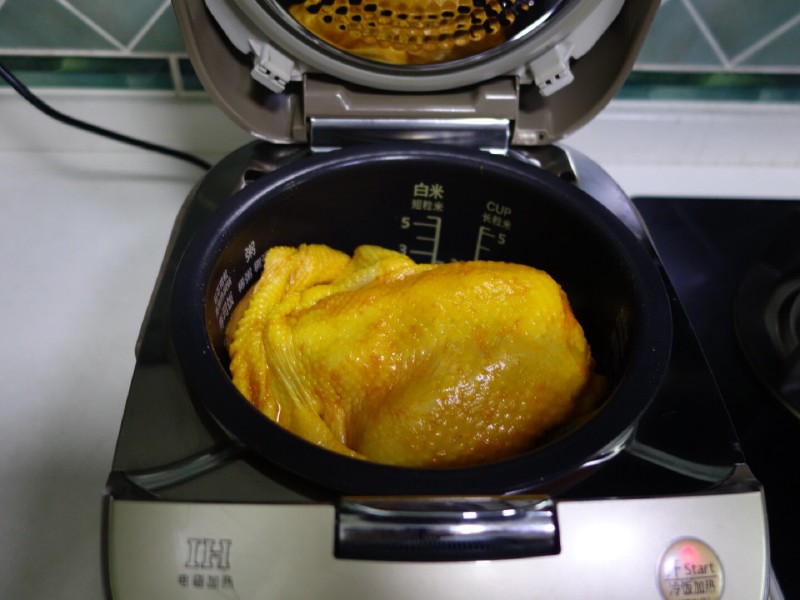 电饭锅版盐焗鸡的做法图解5
